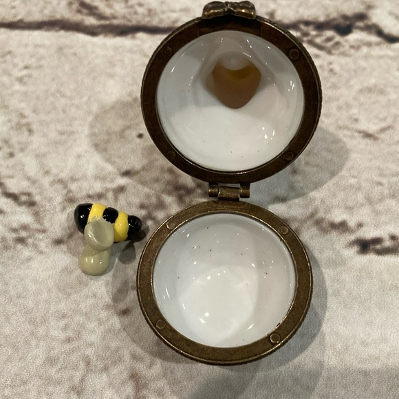 Disney Santa Winnie the Pooh with Bee Hinged Trinket Box Midwest Cannon Falls - Picture 4 of 8